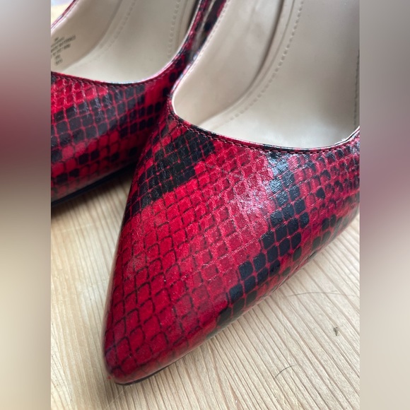 Marc Fisher Red Snakeskin Viviene Block Heel Pumps - Picture 9 of 16